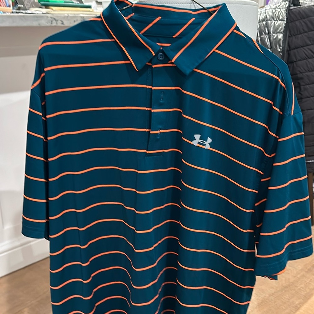 LIKE NEW! Men’s Under Armour Loose Fit shirt. Size XL